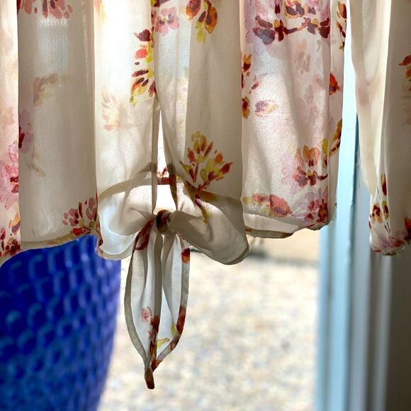 AMERICAN RAG CIE Semi Sheer Floral Chiffon Tie-Front Keyhole Lace Sleeve Blouse - Picture 4 of 6